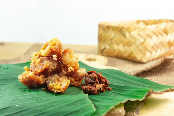Getuk Goreng, Sokaraja Banyumas, Central Java, Endonezya 'dan geleneksel bir yemektir. Uzun süre dayanabilsin diye sürekli kızartılmış. Boşluğu kopyala