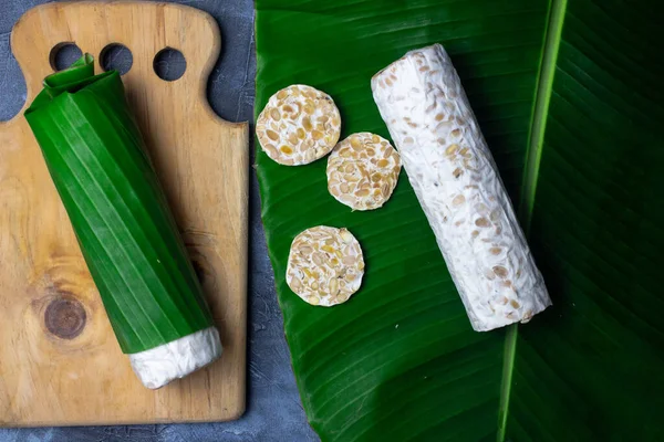Tempe Soyalı Kek mayalanmış soya fasulyesinden yapılan geleneksel Endonezya yiyeceğidir.