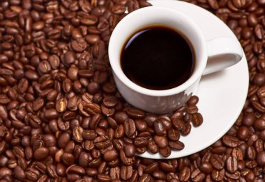 Kahveli kahve fincanı.