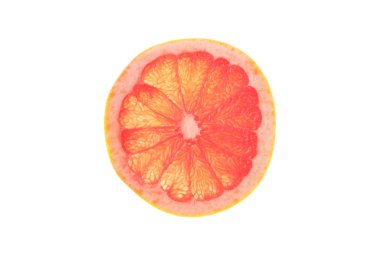 Beyaz arka planda izole edilmiş arka plandaki greyfurt dilimi