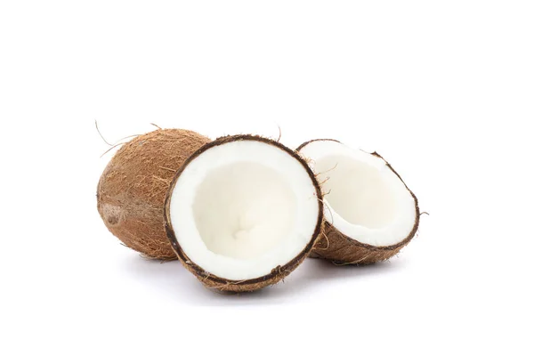 Kokosový ořech a dvě poloviny izolované na bílém pozadí. Exotické ovoce — Stock fotografie