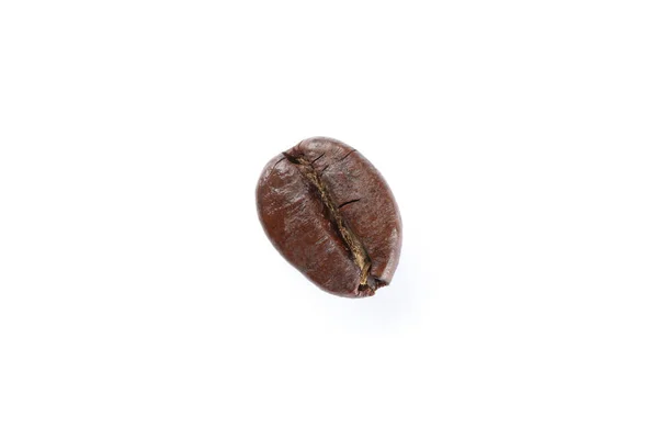 Kávová zrna izolované na bílém pozadí, zblízka — Stock fotografie