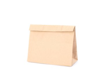 Boş kağıt çanta beyaz arkaplanda izole edildi