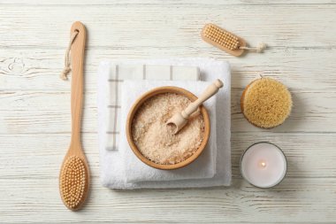 Beyaz arkaplanda izole edilmiş Shampignon mantarları, yakın çekim