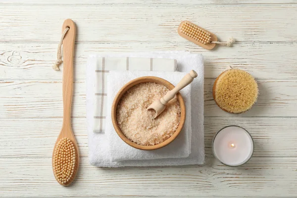 Beyaz arkaplanda izole edilmiş Shampignon mantarları, yakın çekim