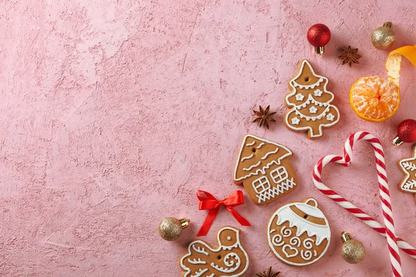 Flat lay composition with tasty homemade Christmas cookies, mand — Stock Photo, Image