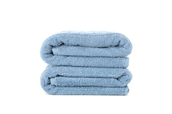 Gefaltete blaue Handtücher isoliert auf weißem Hintergrund, Nahaufnahme — Stockfoto