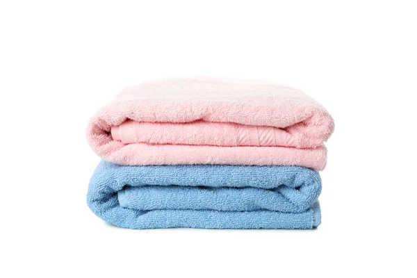 Stapel van kleur handdoeken geïsoleerd op witte achtergrond — Stockfoto