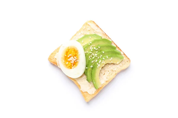 Тост с авокадо и яйцом на белом фоне — стоковое фото