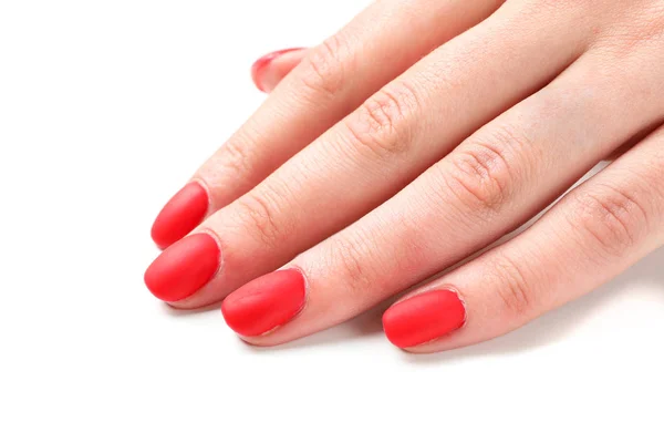 Kobiece dłonie, stylowy czerwony manicure odizolowany na białym tle, — Zdjęcie stockowe