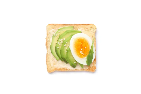 Toast mit Avocado und Ei isoliert auf weißem Hintergrund — Stockfoto