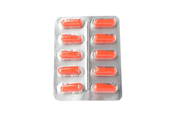 Капсулы таблетки в блистерной упаковке изолированы на белом фоне — стоковое фото