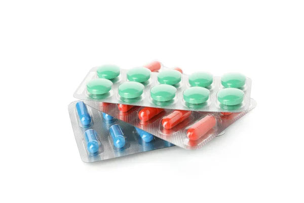 Таблетки в пузырьках пакеты изолированы на белом фоне — стоковое фото