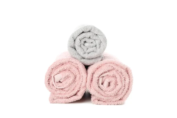 Rolled πετσέτες χρώματος που απομονώνονται σε λευκό φόντο, κοντά — Φωτογραφία Αρχείου