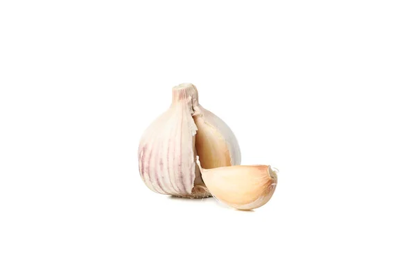 Čerstvý česnek cibule a plátek izolované na bílém pozadí — Stock fotografie