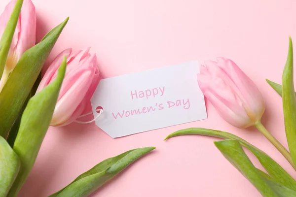 Tulips and Happy womens day on pink background, close up — Stock Photo, Image