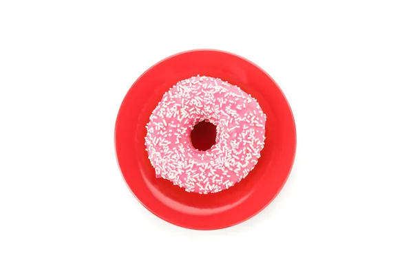 Smaczny różowy pączek na czerwonej płytce izolowane na białym tle — Zdjęcie stockowe
