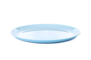 Mavi temiz plaka beyaz arka planda izole edilmiş. Mutfak, servis.