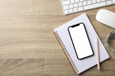 Telefonu boş ekran, üst görünümü olan işyeri