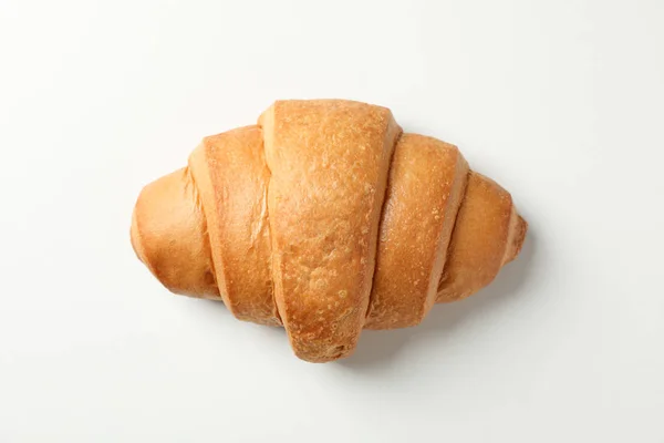 Vers gebakken croissant op witte achtergrond, bovenaanzicht — Stockfoto