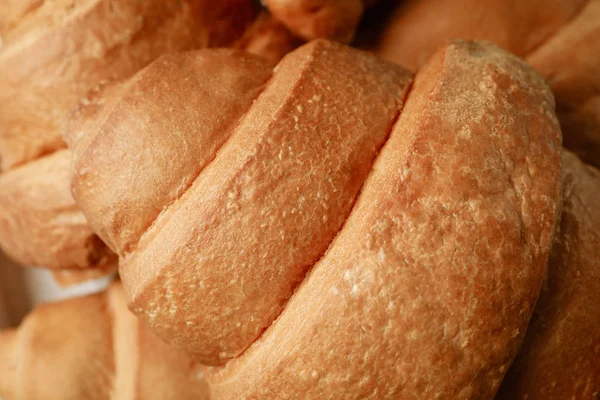 Frisch gebackene Croissants Textur Hintergrund, Nahaufnahme — Stockfoto