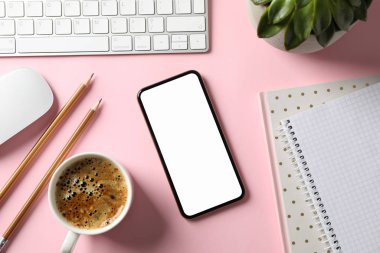 Telefonu boş ekran, üst görünümü olan işyeri