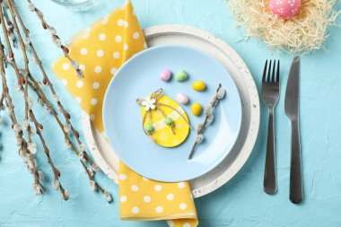 Mavi arkaplandaki Paskalya tablosu, üst görünüm