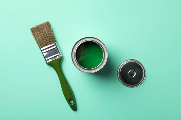Maldose Und Pinsel Auf Grünem Hintergrund Draufsicht — Stockfoto