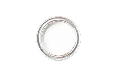 Beyaz arka planda izole edilmiş beyaz boya kutusu