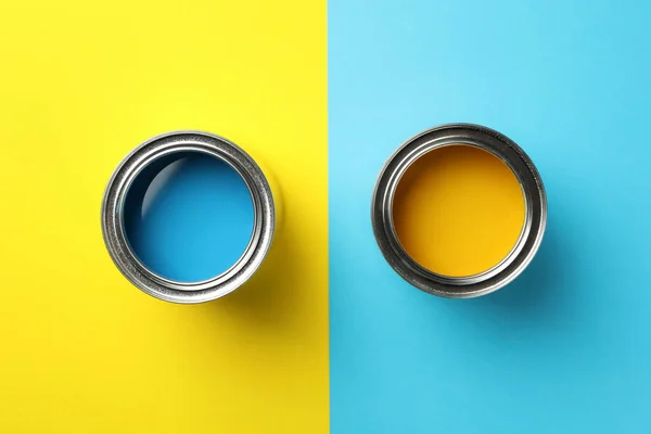 Latas Tinta Azul Amarela Fundo Dois Tons Vista Superior — Fotografia de Stock