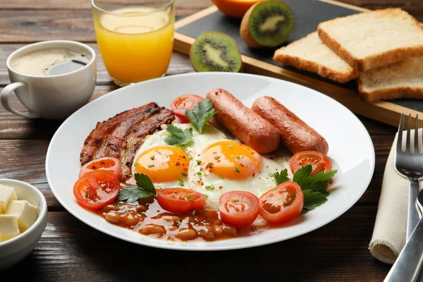 Delicioso Café Manhã Almoço Com Ovos Fritos Fundo Madeira Close — Fotografia de Stock