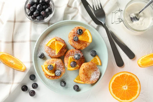 Sarapan Pancake Keju Pada Latar Belakang Putih Tilikan Atas — Stok Foto