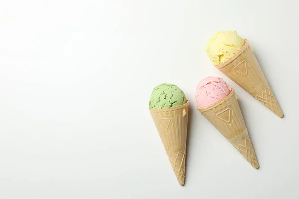 Мороженое Вафлях Белом Фоне Место Текста — стоковое фото