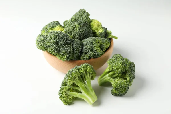 Ciotola Broccoli Fondo Bianco Ortaggi Freschi — Foto Stock