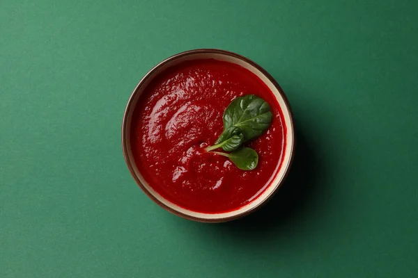 Tomatencremesuppe Auf Grünem Hintergrund Ansicht Von Oben — Stockfoto