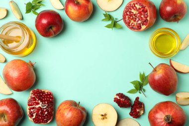 Naneli arkaplanda elma, bal ve nar, metin için boşluk