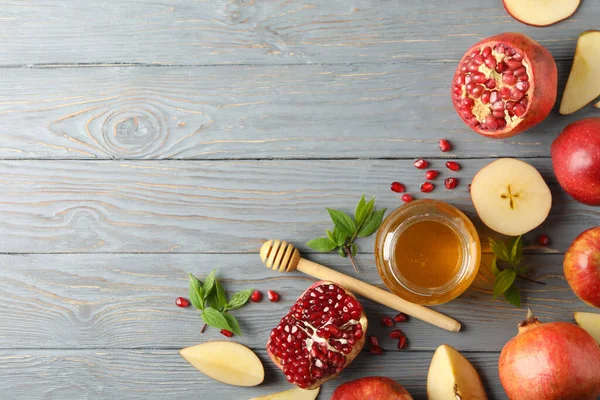 Apfel Honig Und Granatapfel Auf Holzgrund Draufsicht Behandlung Hause — Stockfoto