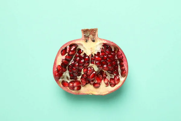 Half Pomegranate Mint Background Close — Stock Photo, Image