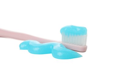 Diş fırçası ve diş macunu Beyaz Arkaplanda izole edildi