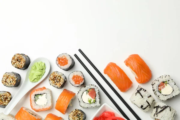 Délicieux Rouleaux Sushi Sur Fond Blanc Vue Dessus Nourriture Japonaise — Photo