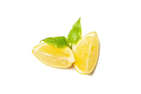 柠檬片在白色背景上分离 成熟的水果 — 图库照片