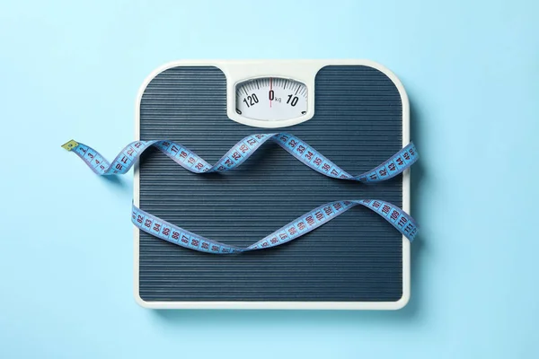 Весы Измерительная Лента Синем Фоне Концепция Потери Веса — стоковое фото