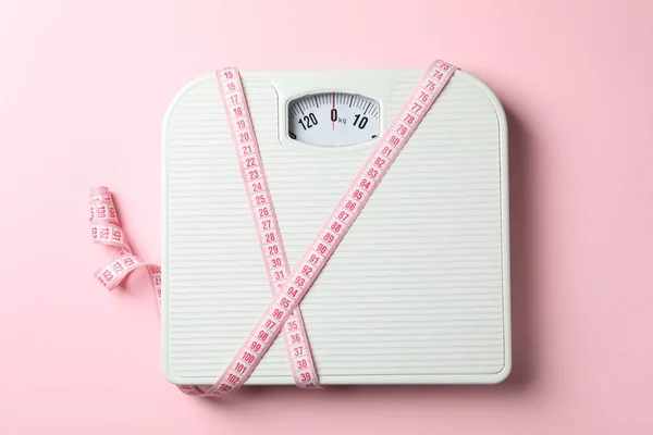 Scales Measuring Tape Pink Background Weight Loss Concept — Stock Photo, Image
