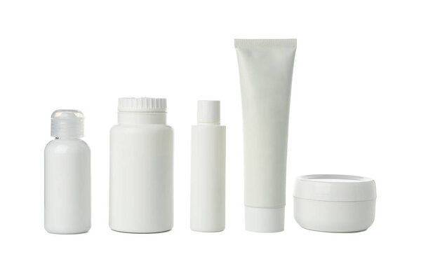 Пустые бутылки для косметики изолированы на белом фоне
