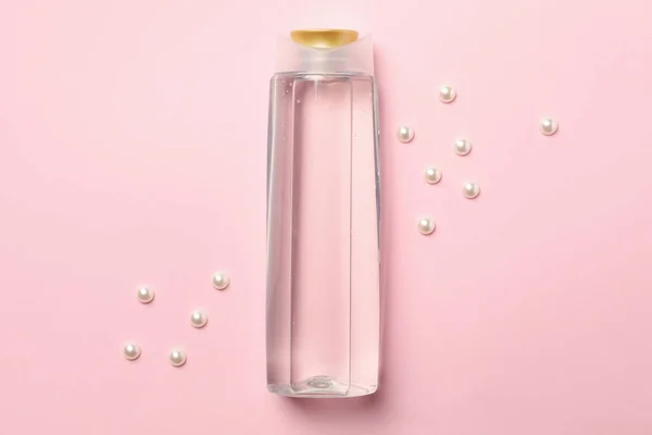 Botella Champú Blanco Sobre Fondo Rosa Espacio Para Texto — Foto de Stock
