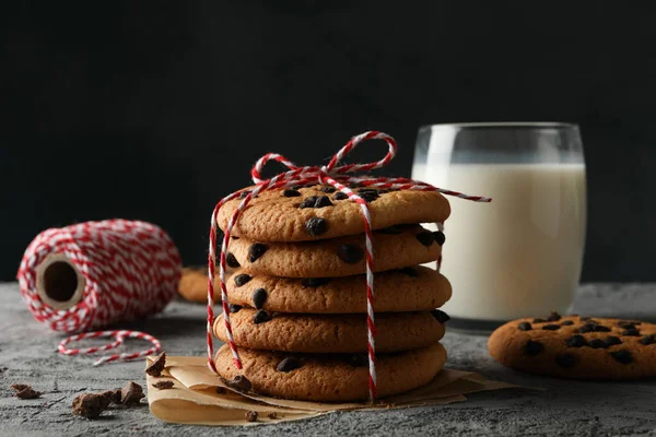 Composición Con Galletas Fritas Leche Sobre Mesa Gris — Foto de Stock