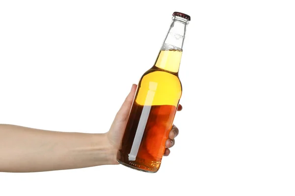 Vrouwelijke Hand Houdt Fles Cider Geïsoleerd Witte Achtergrond — Stockfoto