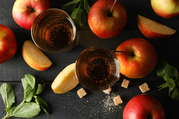Komposition Mit Cider Zucker Und Äpfeln Auf Holzgrund — Stockfoto