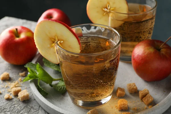 Komposition Mit Cider Zucker Und Äpfeln Auf Grauem Tisch — Stockfoto