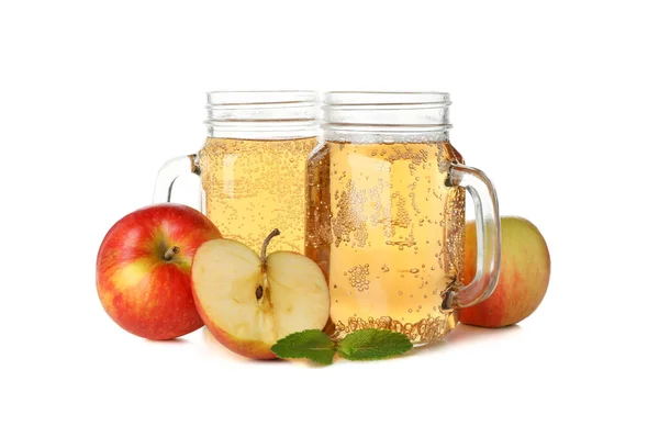 Äpfel Und Gläser Mit Apfelwein Isoliert Auf Weißem Hintergrund — Stockfoto